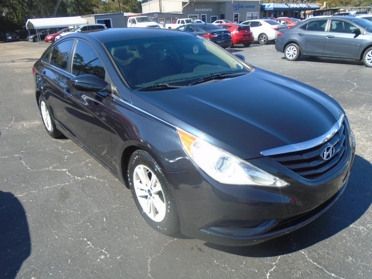 2011 Hyundai Sonata (5NPEB4AC6BH) , located at 6112 N Florida Avenue, Tampa, FL, 33604, (888) 521-5131, 27.954929, -82.459534 - Photo#2